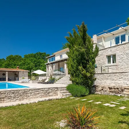 Villa Complex Barbara Vizinada